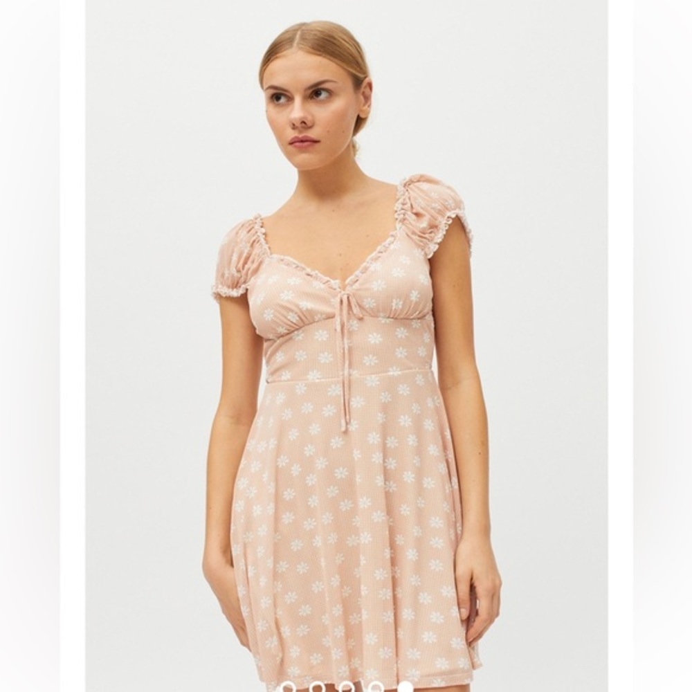 NWT Urban Outfitters Audrey Printed Mini Dress Light Pink Dainty Floral W ruffle